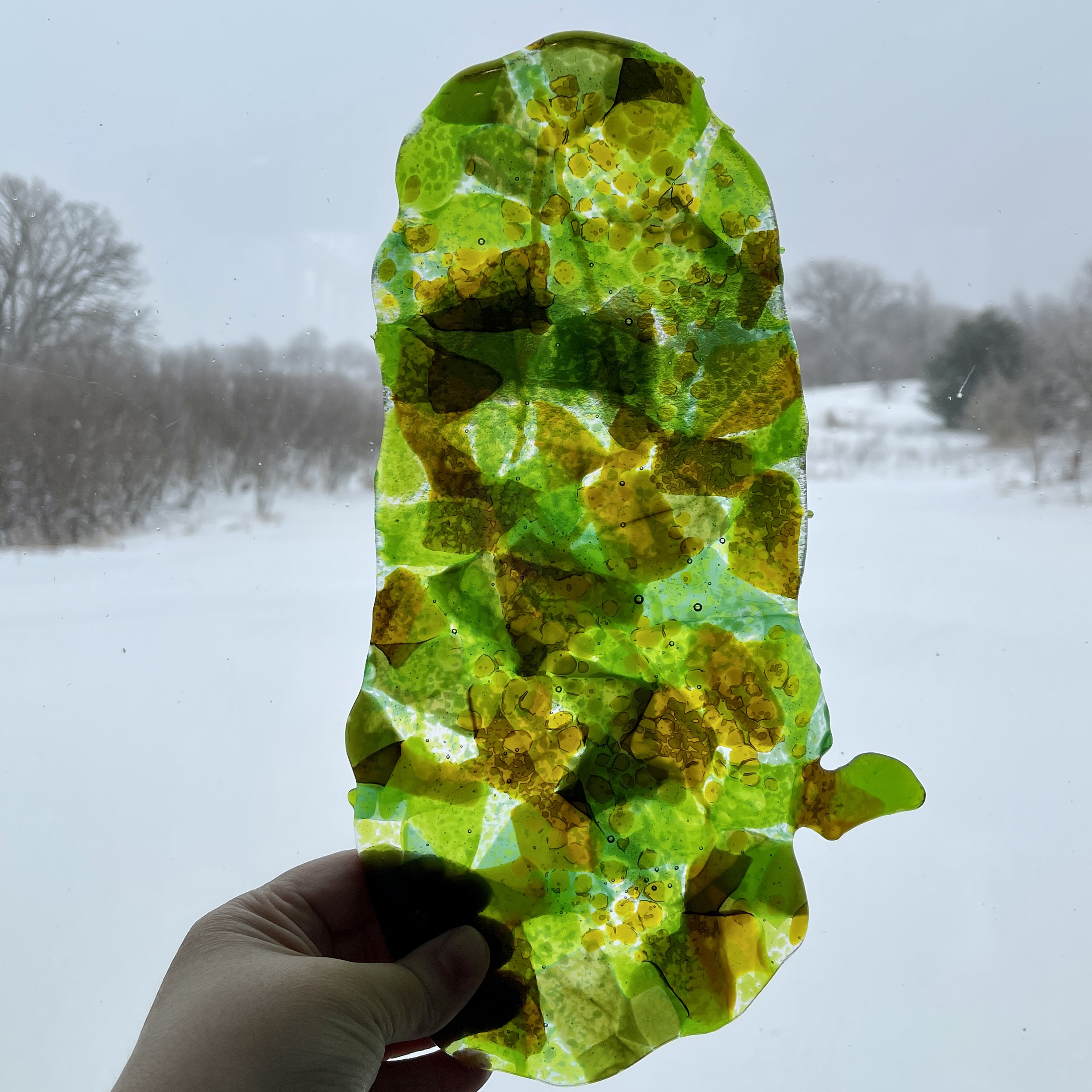 ChartReaction — reactive glass piece by Angela Weber